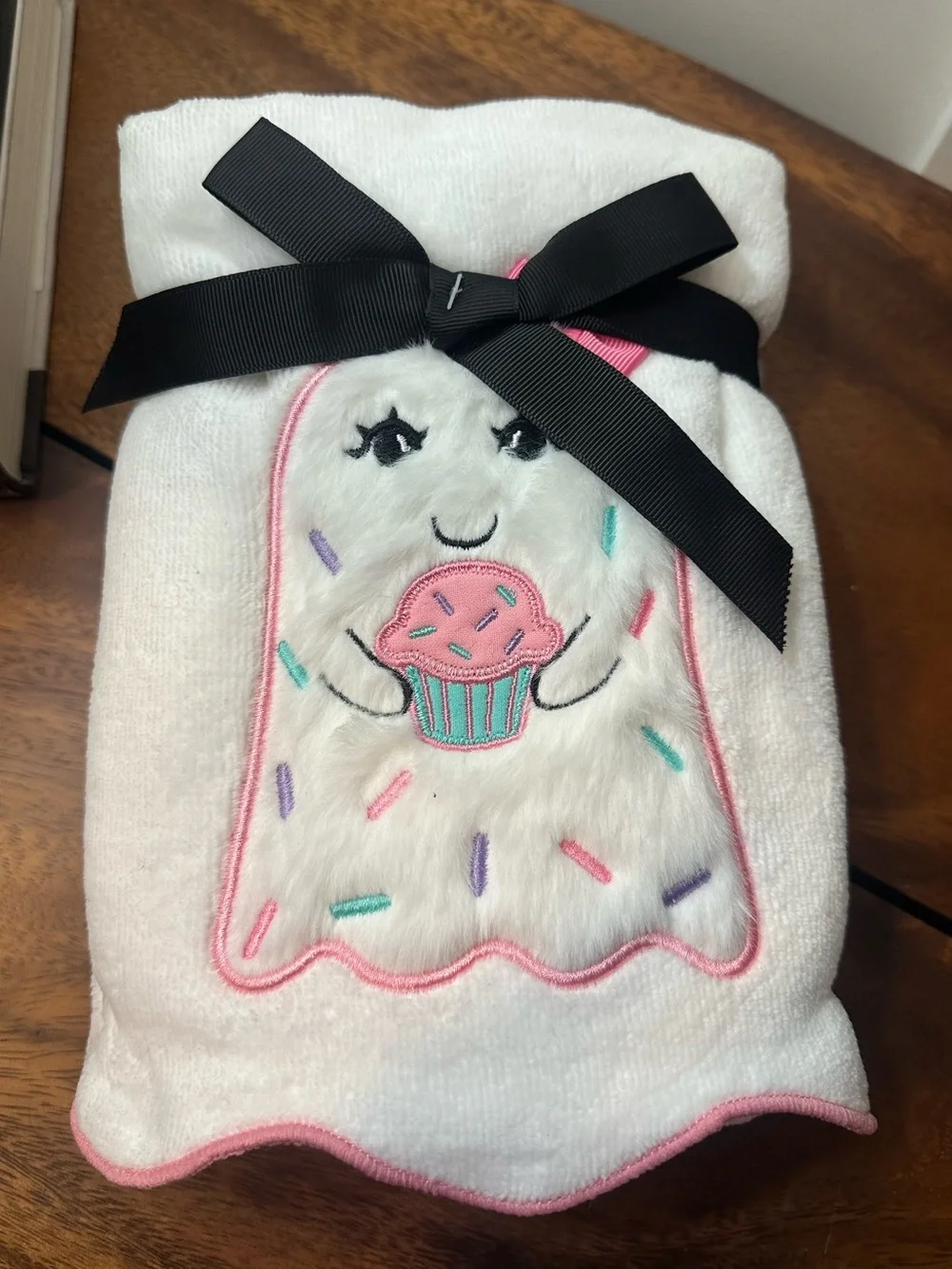 Kassafina Pastel Ghost Cupcake Hand Towels Set 2 Halloween Pink Scalloped